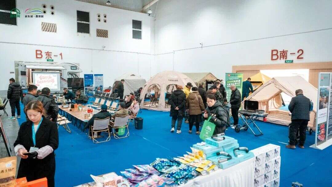 026开年首展武汉国际房车展盛大开幕冰球